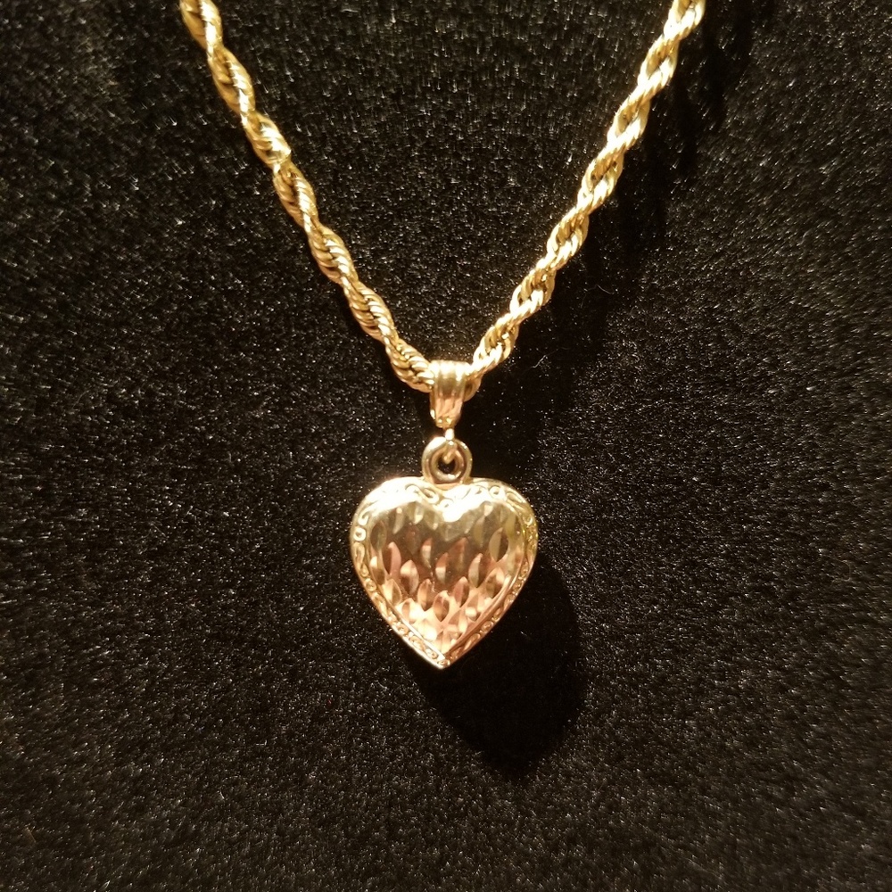 14k Milor textured heart pendant/charm